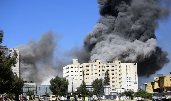 Полное обрушение в результате израильского авиаудара здания в секторе Газа, где находились офисы международных СМИ