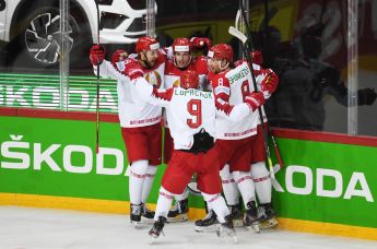 Игроки сборной Белоруссии в матче группового этапа чемпионата мира по хоккею 2021