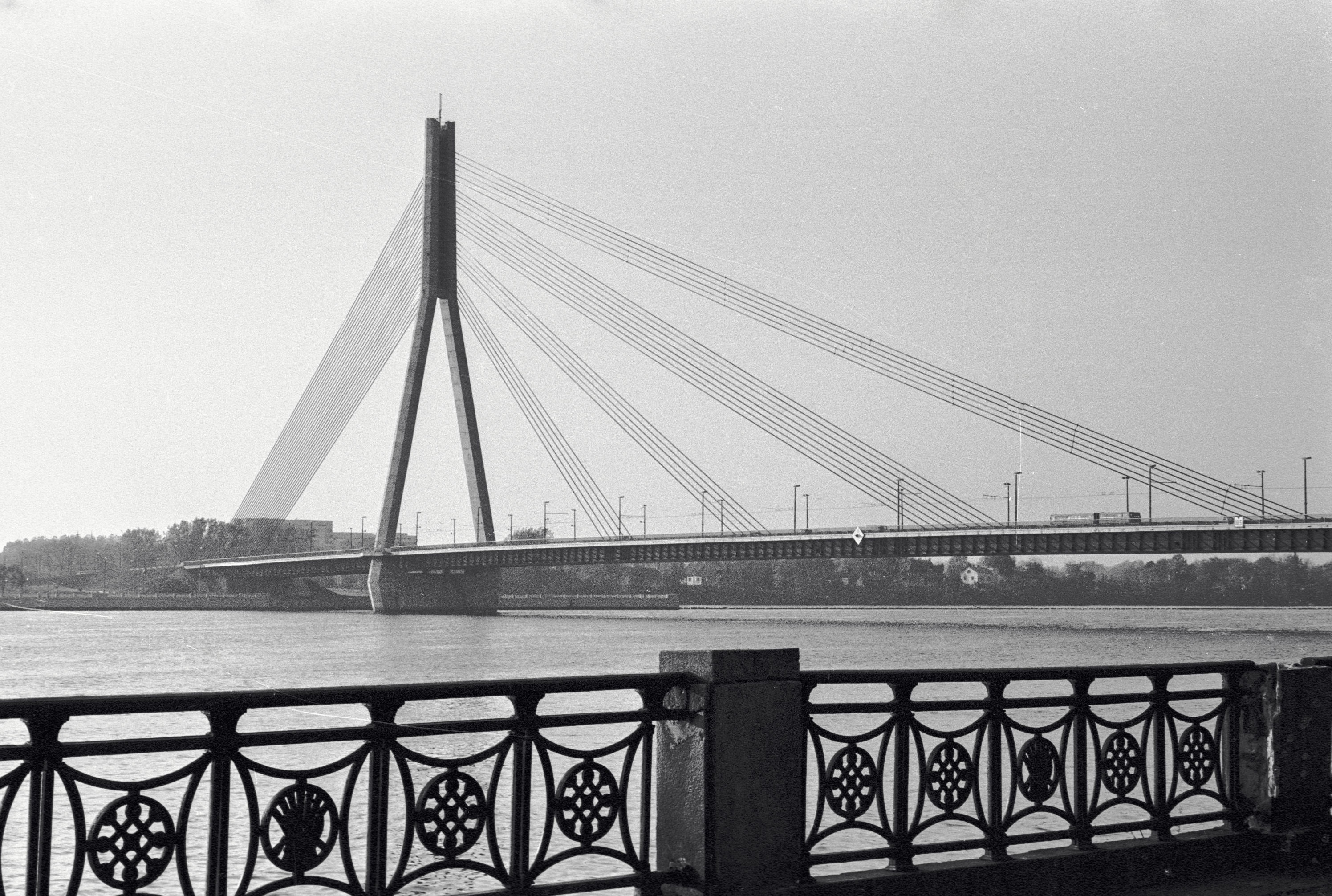 Вантовый мост через реку Даугаву, 1989