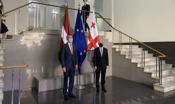 Министр иностранных дел Латвии Эдгарс Ринкевичс на встрече с министром иностранных дел Грузии Давид Залкалиани в Тбилиси , 7 июня 2021 года 