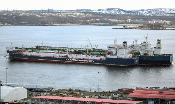 Головное судно "Штурман Альбанов" серии арктических челночных танкеров