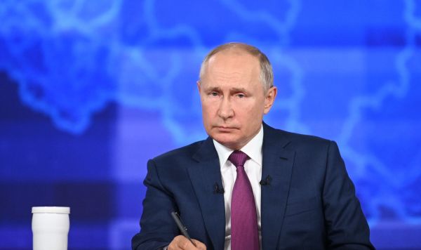 Трансляция прямой линии с президентом РФ Владимиром Путиным