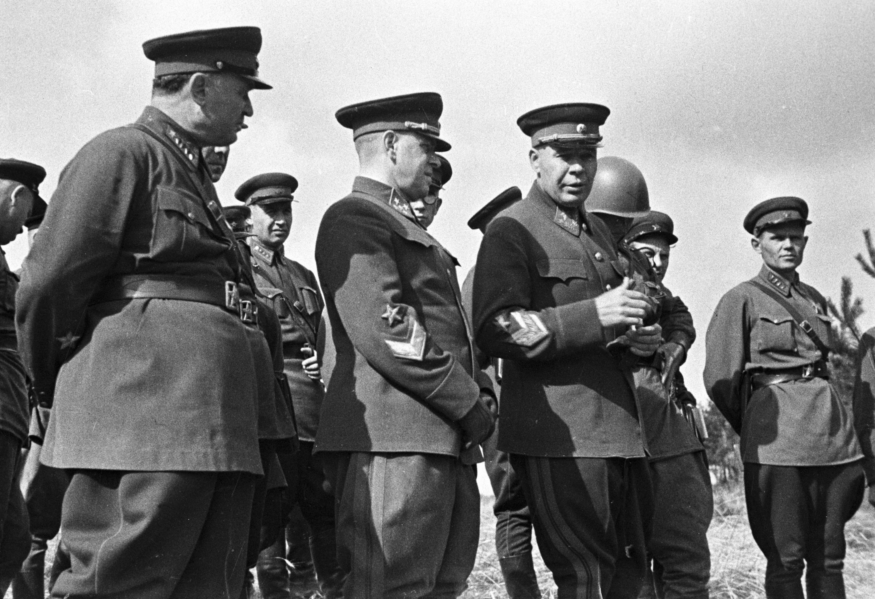 Слева направо: маршалы Советского Союза Семен Тимошенко, Георгий Жуков и Кирилл Мерецков