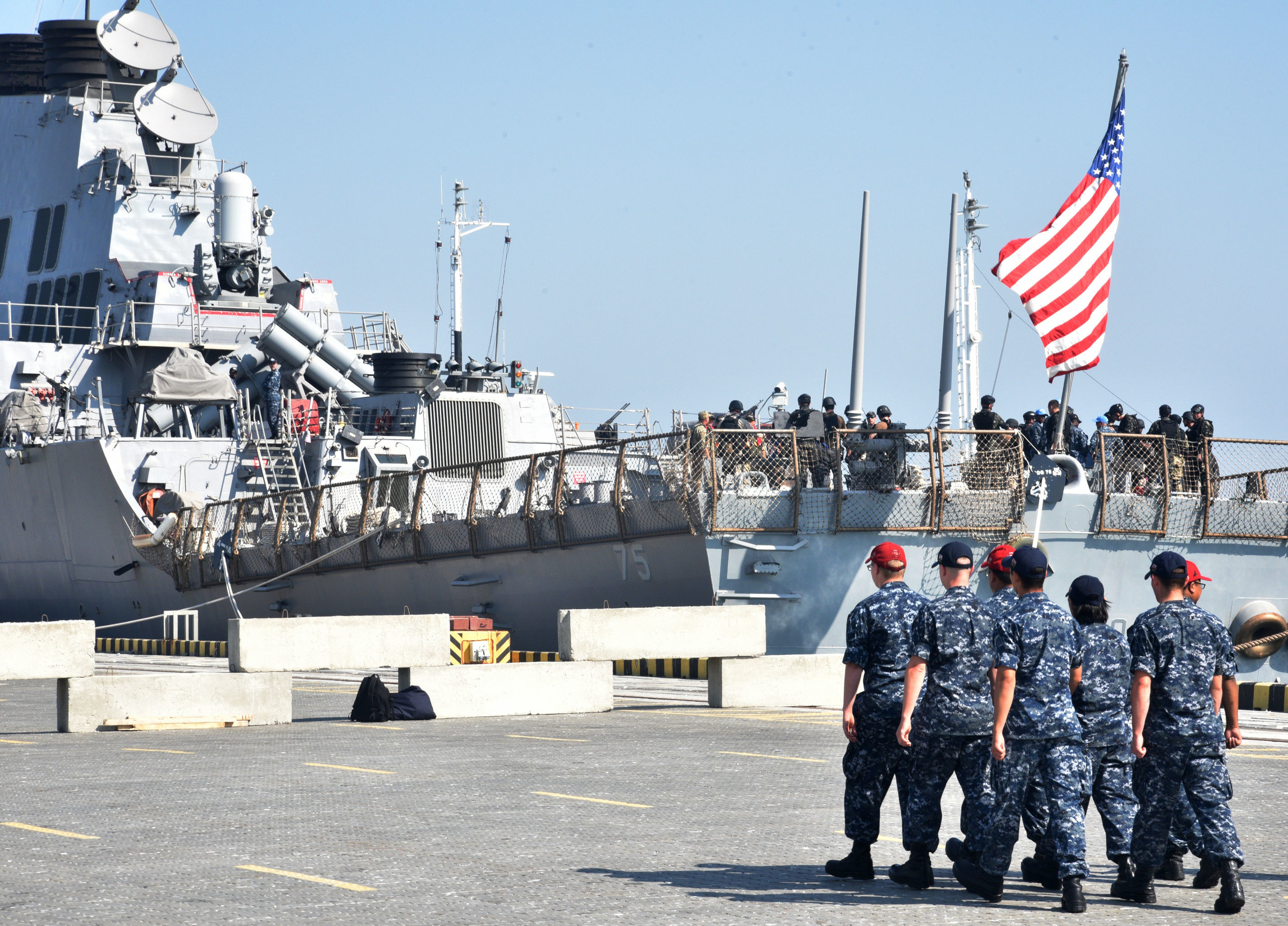 Эсминец США Donald Cook на военных украинско-американских учениях Sea Breeze-2015 в Черном море
