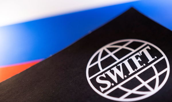 Логотип Swift и  флаг России