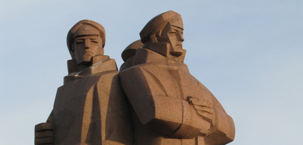 Красные латышские стрелки - символ революции.
