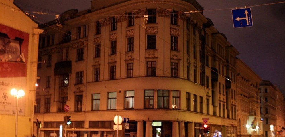 Здание Латвийской национальной библиотеки на улице Кр. Барона, 14.