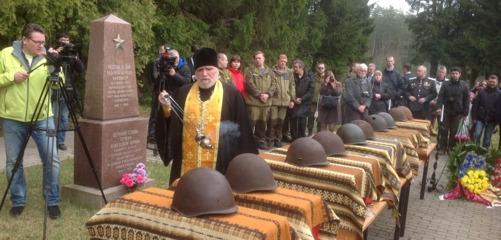 Братское кладбище в Ропажи.