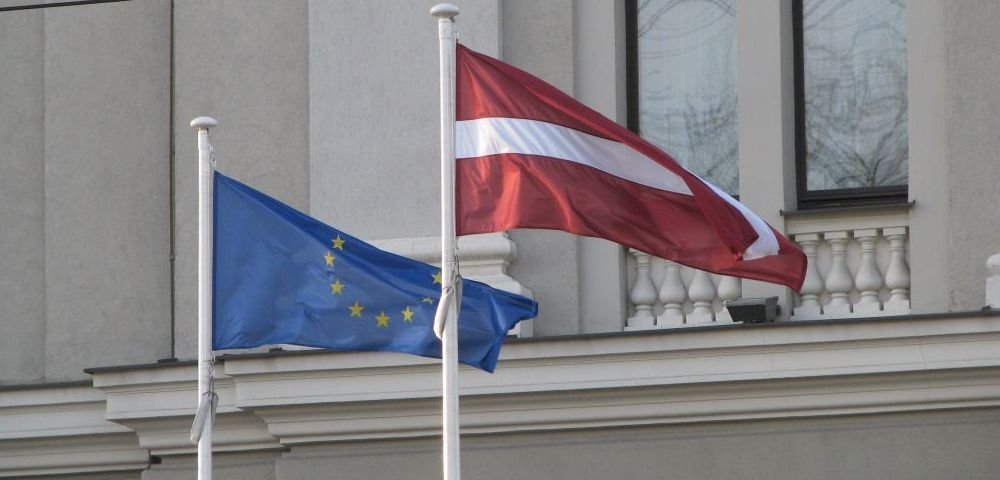 Флаги Латвия - ЕС.