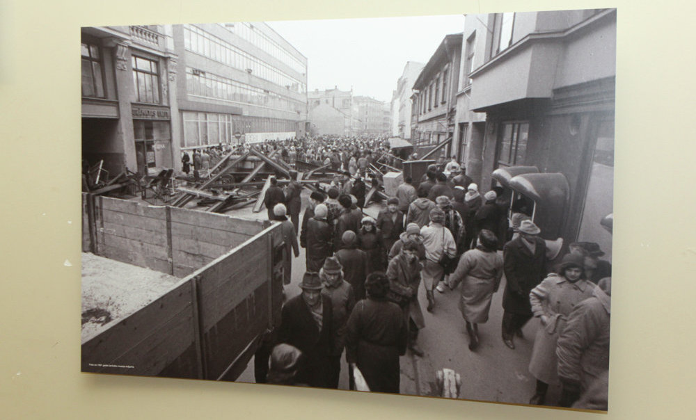 Фото на выставке, посвященной событиям января 1991-го года.