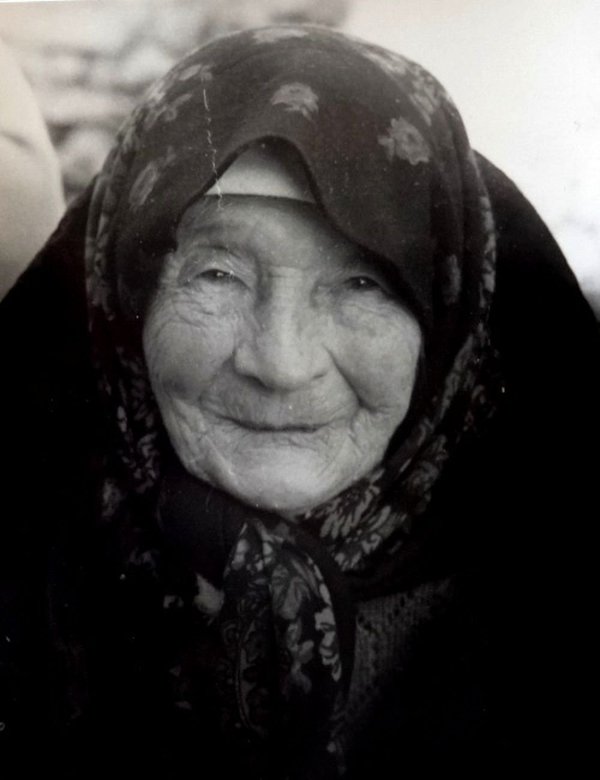 Паулине Цине, "mācītāja", а по-русски...  а по-русски и слова-то такого нет.... 