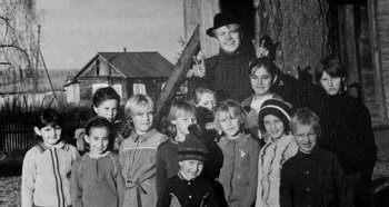 Арнис Хейдеманис с детьми в Нижней Буланке.