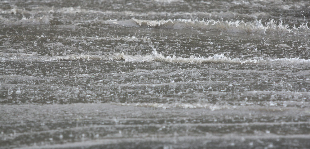 На Ригу обрушился ливень. 