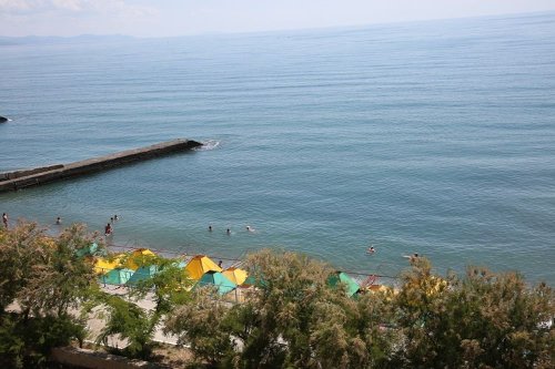 Крым. Вид на море с балкона гостиницы в Алуште. Крым. Вид на море с балкона гостиницы в Алуште.