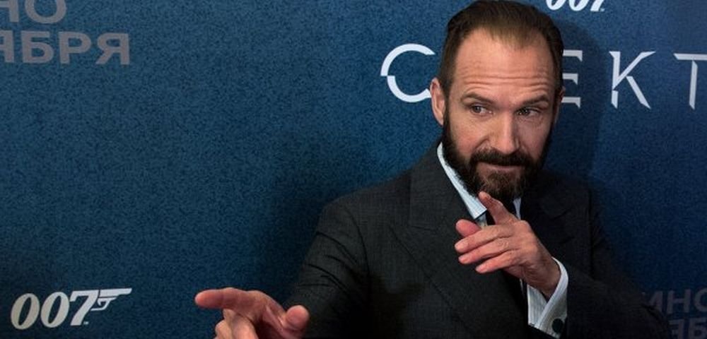 Британский актер и кинорежиссер Рэйф Файнс на премьере фильма о 007.