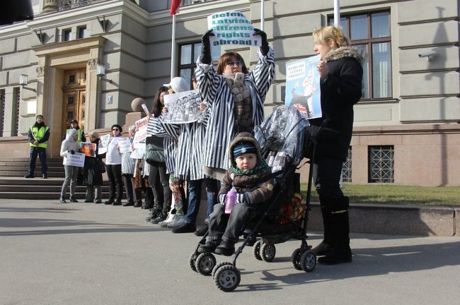 Пикет у МИД Латвии в поддержку Лайлы Брице. Пикет у МИД Латвии в поддержку Лайлы Брице.
