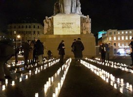 У памятника Свободы почтили память евреев, убитых в Латвии.