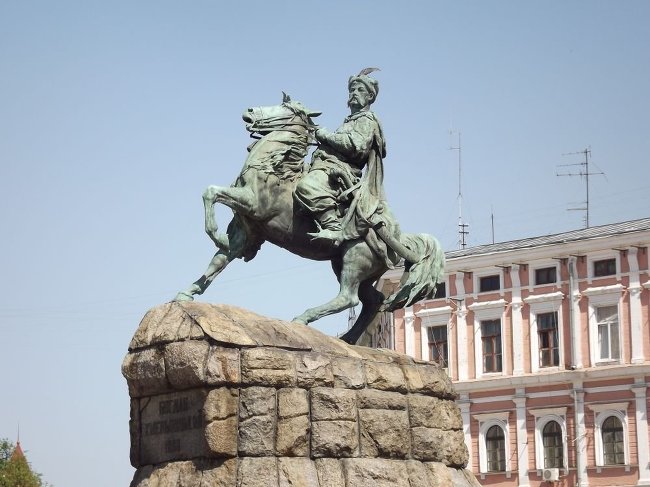 Памятник Богдану Хмельницкому в Киеве.
