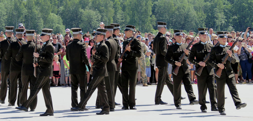 Демонстрация авиатехники на авиабазе НВС в Лиелварде в честь 25-й годовщины со дня восстановления Воздушных сил Латвии.