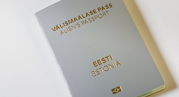 Серый паспорт эстонского негражданина.