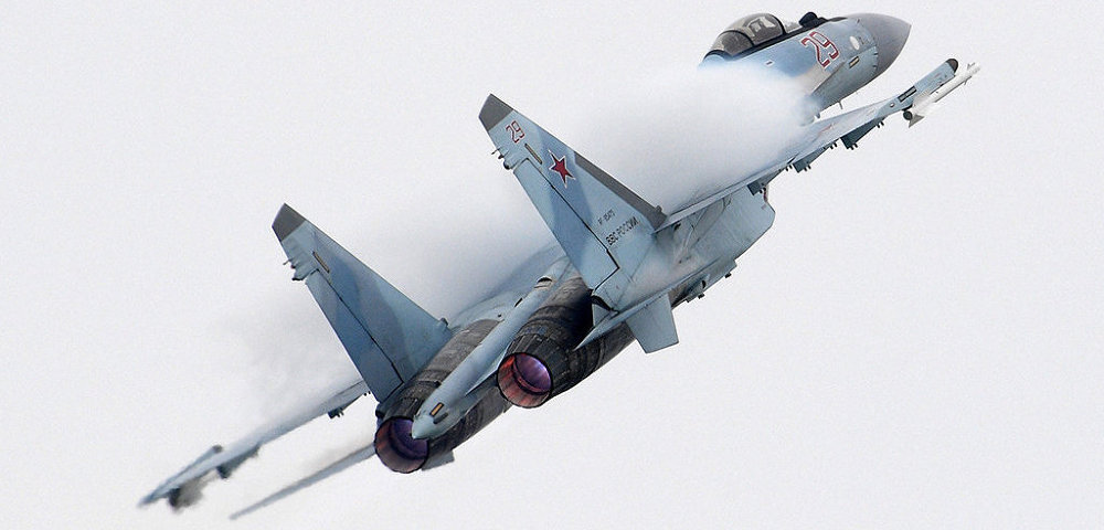 Российский многоцелевой сверхманёвренный истребитель Су-35.