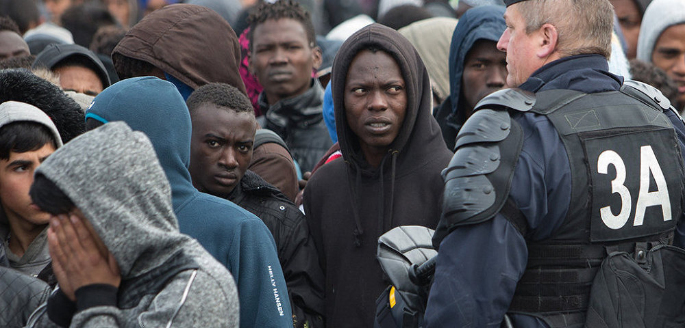 Как называют чернокожих. Негры беженцы. Иммигранты во Франции. Беженцы во Франции. Мигранты в Париже.