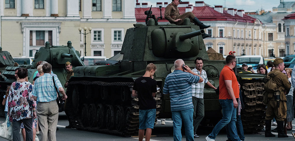 Выставка военной техники в Санкт-Петербурге.