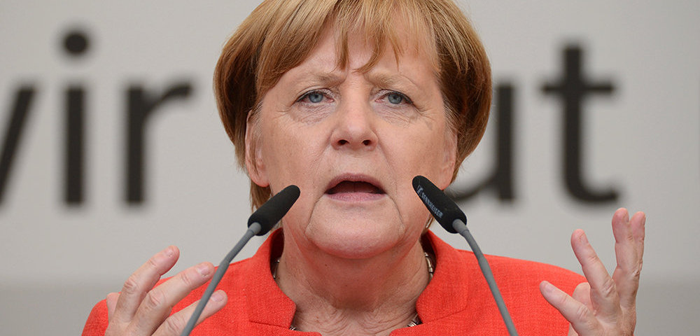 Канцлер Германии Ангела Меркель выступает на встрече с избирателями в Мюнстере.