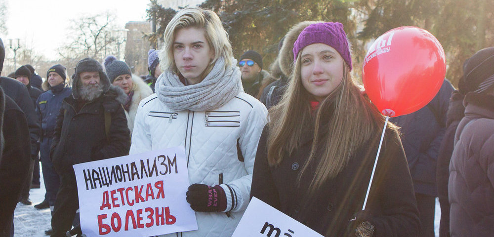 На Эспланаде прошел митинг в поддержку билингвального образования.