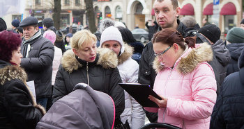 Акция протеста против перевода школ на латышский язык обучения.