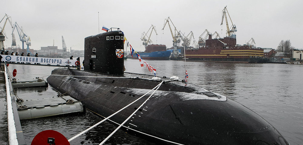 Церемония передачи Военно-морскому флоту РФ дизель-электрической подводной лодки "Великий Новгород" проекта 636.3 ("Варшавянка") в Санкт-Петербурге.