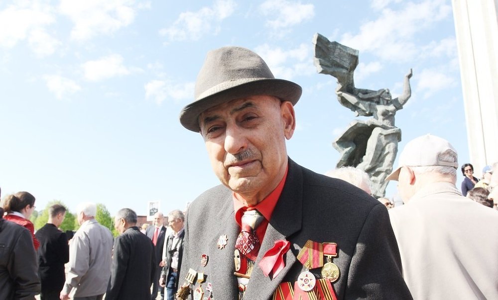 9 мая 2018 года. У памятника Освободителям в Риге началось празднование Дня Победы.