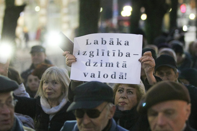 Шествие в знак протеста против образования в Латвии только на государственном языке.