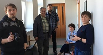Ждут решения суда по делу Владимира Линдермана. Сидит адвокат Имма Янсоне.