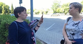 Правозащитник Оксана Челышева и адвокат Елена Квятковская (справа).