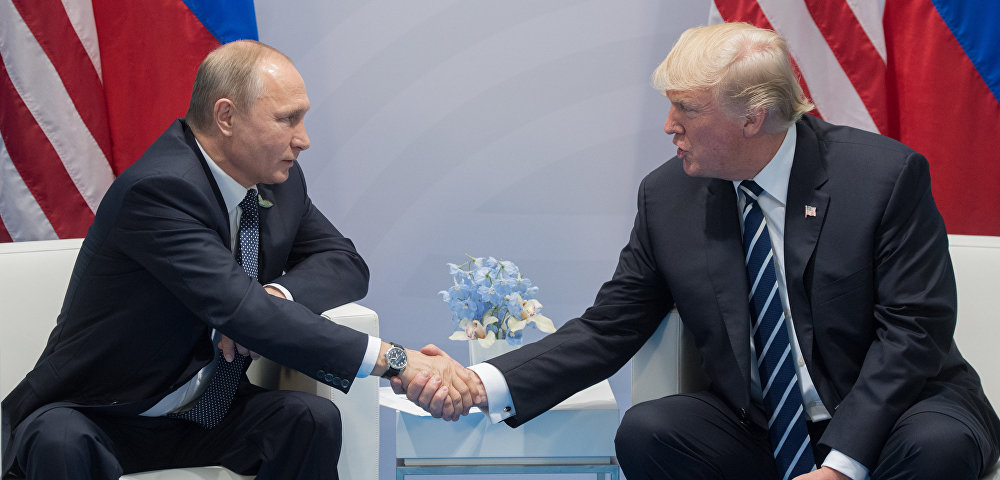 Президент РФ Владимир Путин и президент США Дональд Трамп (справа), 7 июля 2017
