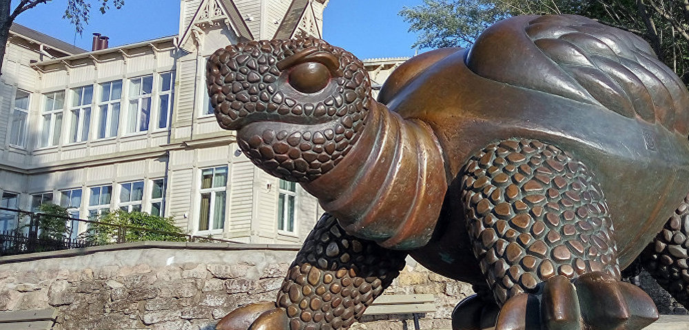 Скульптура Черепаха в Юрмале
