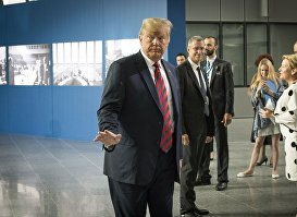 Президент США Дональд Трамп на саммите НАТО 11 и 12 июня 2018