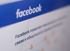 Страница социальной сети "Фейсбук" на экране компьютера
