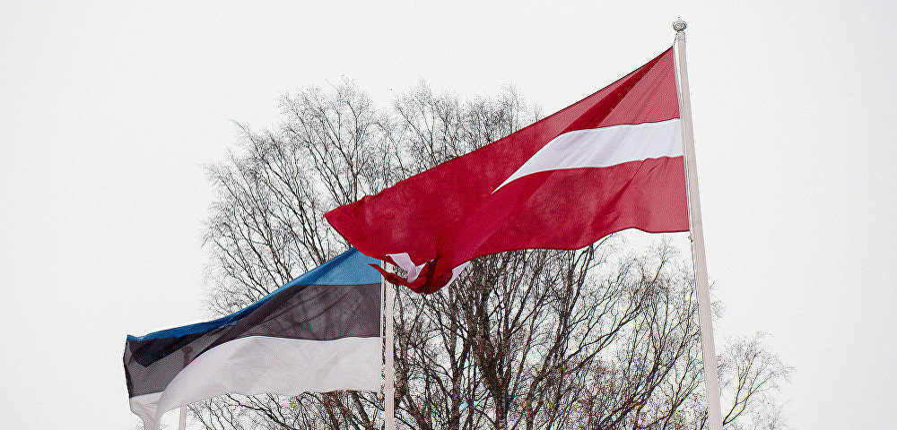 Флаги Латвии и Эстонии