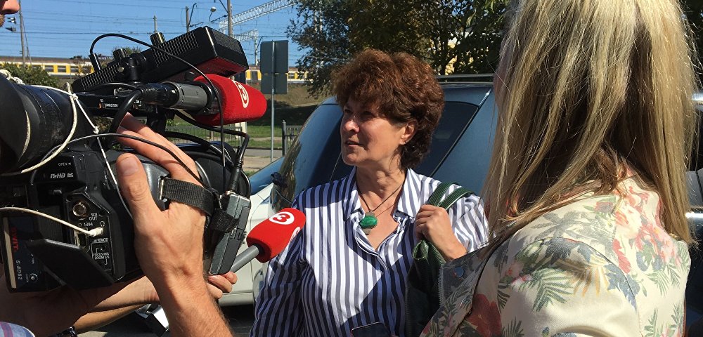 Адвокат Александра Гапоненко Имма Янсоне отвечает на вопросы журналистов