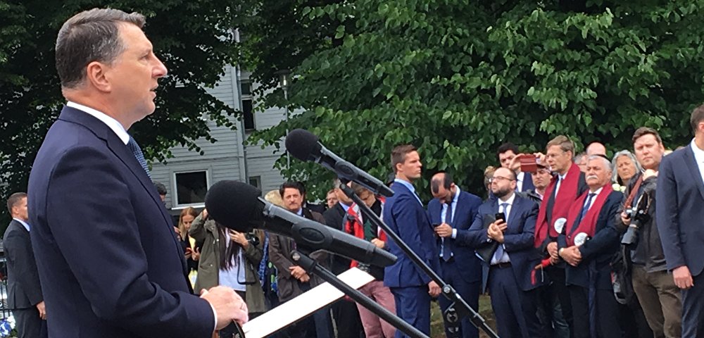 Президент Латвии Раймондс Вейонис на памятном мероприятии у Большой хоральной синагоги в Риге.