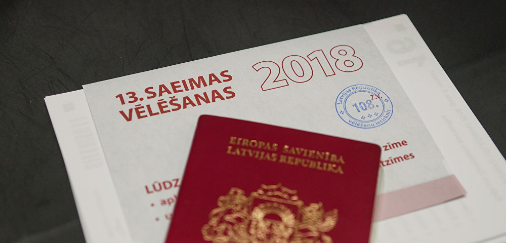 Бюллетень для голосования и паспорт гражданина Латвийской республики 