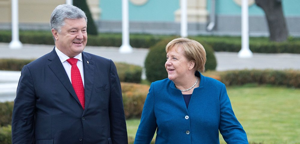 Президент Украины Петр Порошенко и канцлер Германии Ангела Меркель на встрече в Киеве, 1 ноября 2018 года