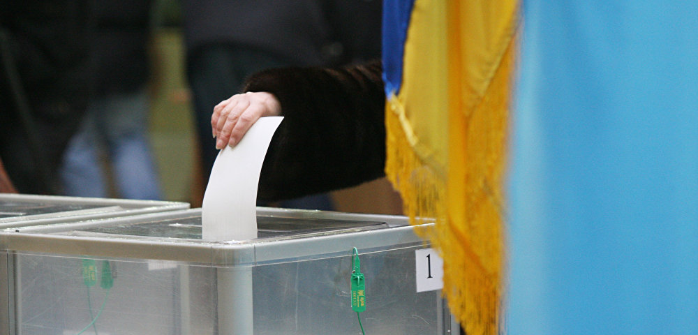 Голосование жителей Киева на одном из избирательных участков города. Архивное фото