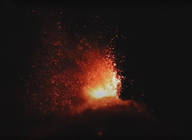 Беспокойный вулкан Фуэго в Гватемале