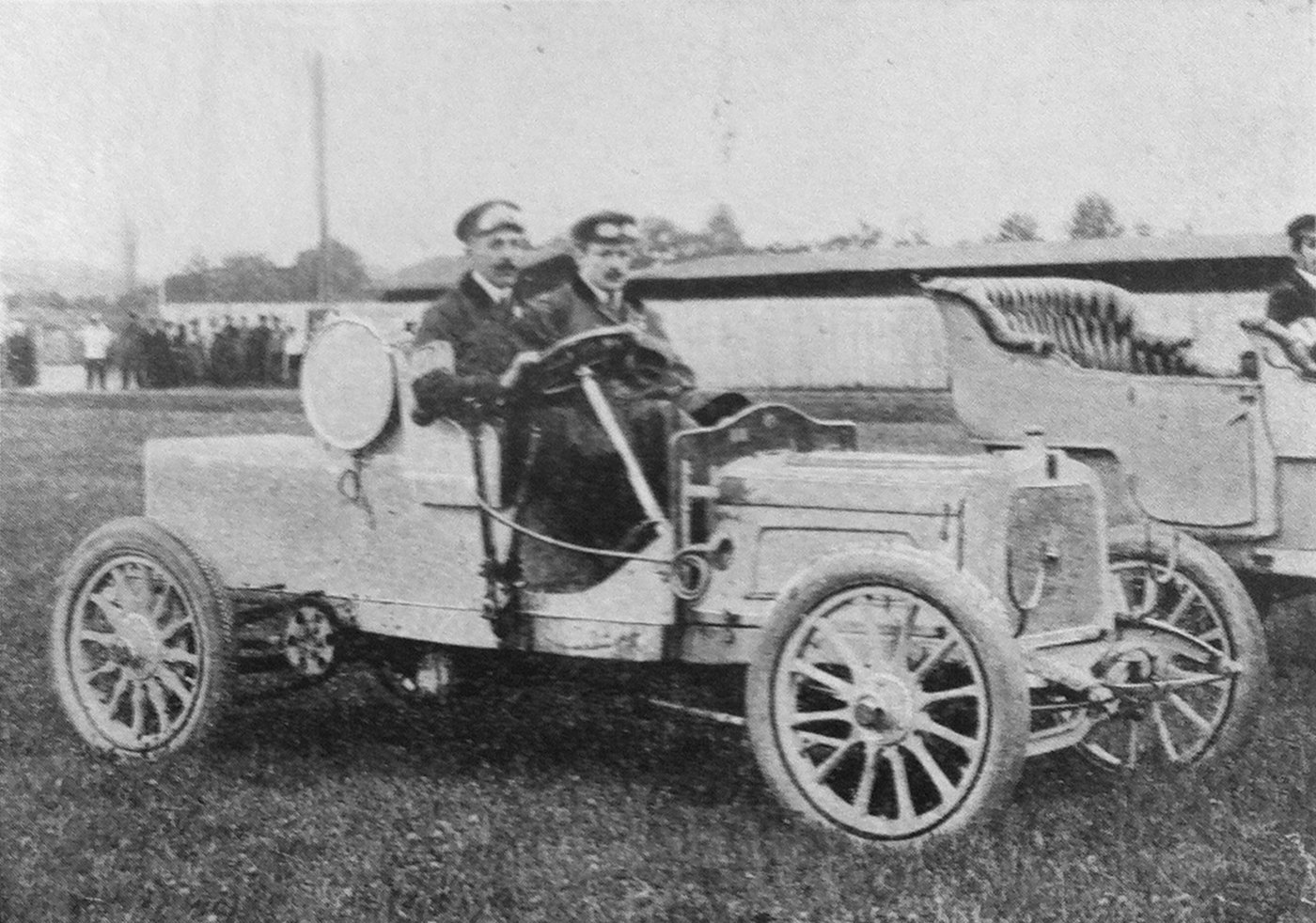 Евгений Фейтельберг (водитель) на своем автомобиле