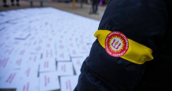 Штаб защиты русских школ провел "Флешмоб-акцию в память о закрытых в Латвии учебных заведениях" в Риге, 22 ноября 2018