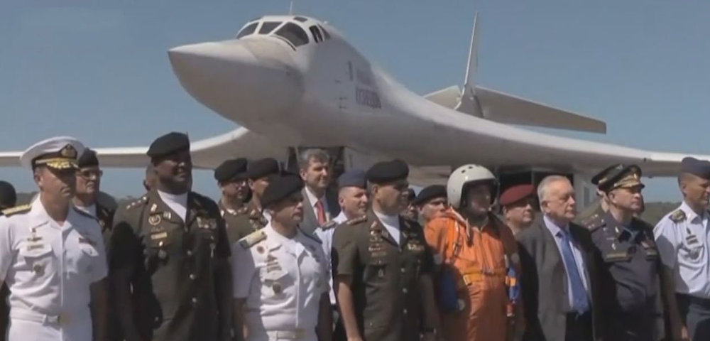 Два бомбардировщика Ту-160 приземлились в Каракасе