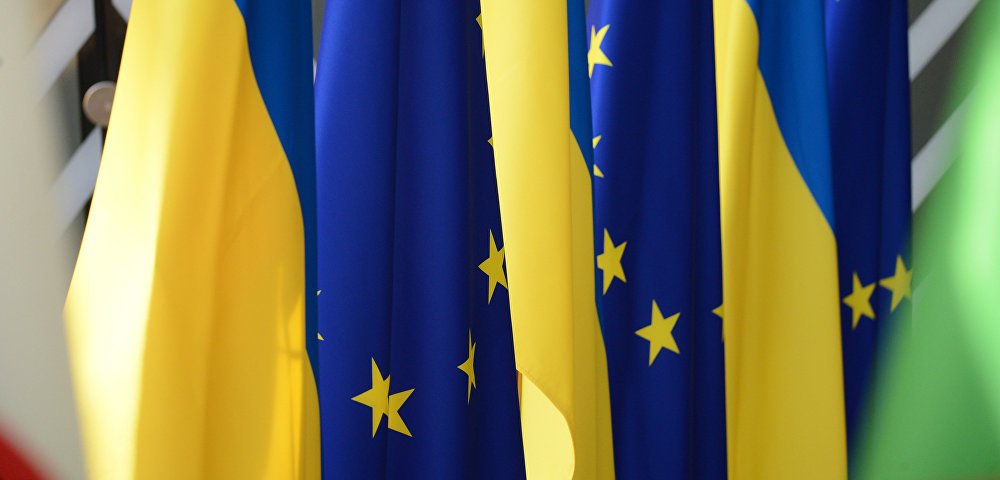 Флаги Украины и Европейского Союза
